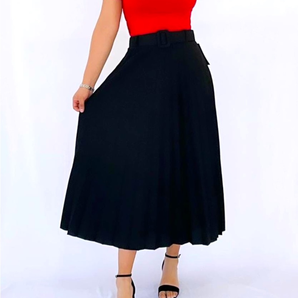 Pleated maxi skirt with belt